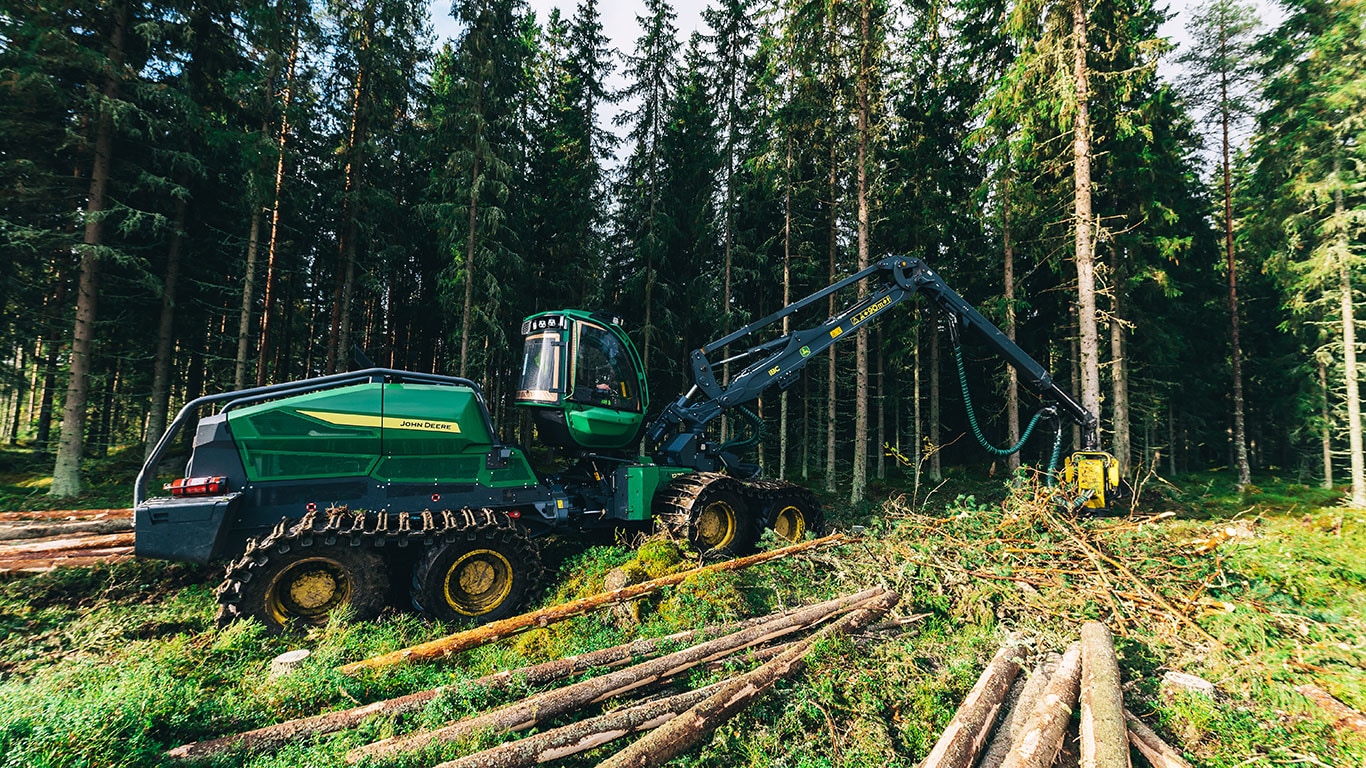 Der Feldhäcksler 1270H im Wald