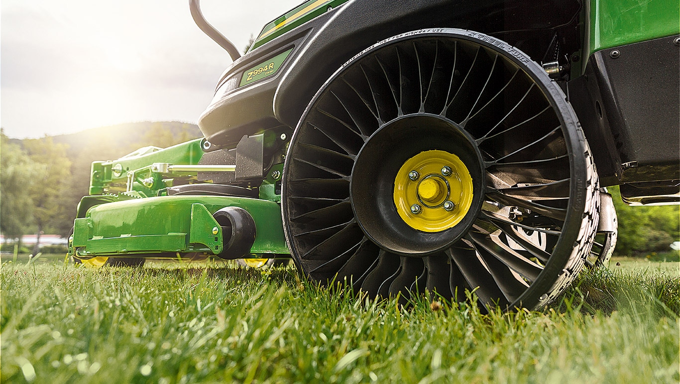 Entdecken Sie die luftlosen Radialreifen Michelin X Tweel Turf