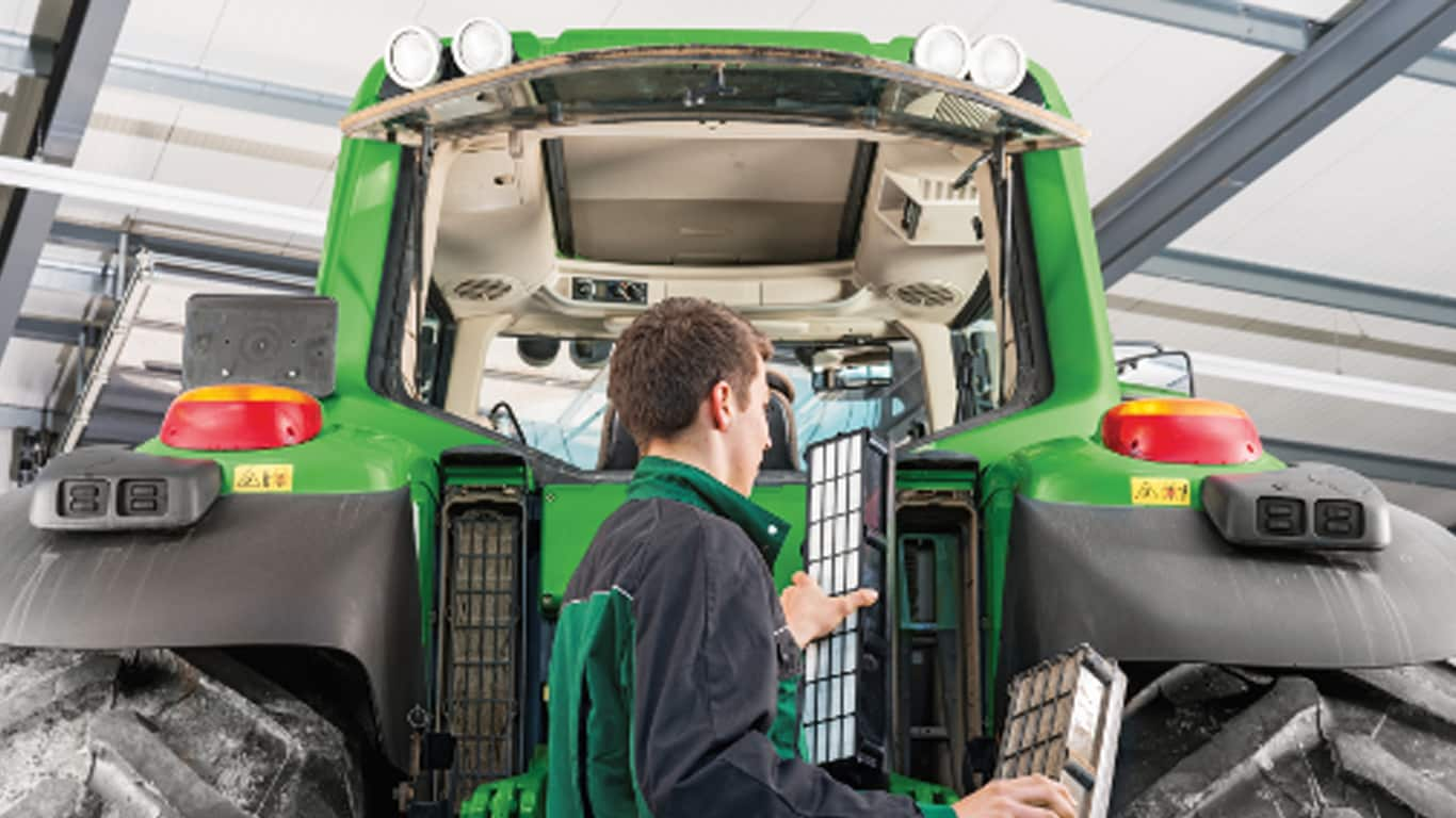 https://www.deere.at/assets/images/region-2/parts-and-service/agriculture-parts/tractor-parts1366x768.jpg