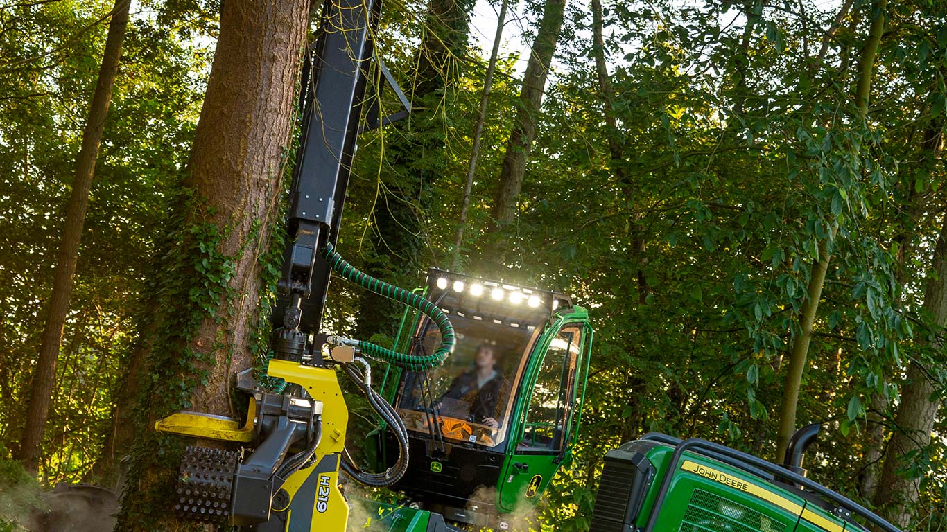 John Deere 1470G im Wald