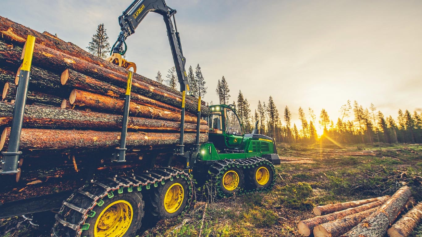 John Deere Rückezug 1510G lädt