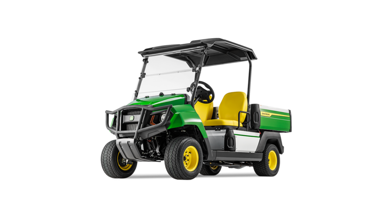 Front-Dreiviertelansicht eines John Deere Gator GS Petrol Nutzfahrzeugs mit robustem Stoßfänger und geräumiger Ladepritsche.