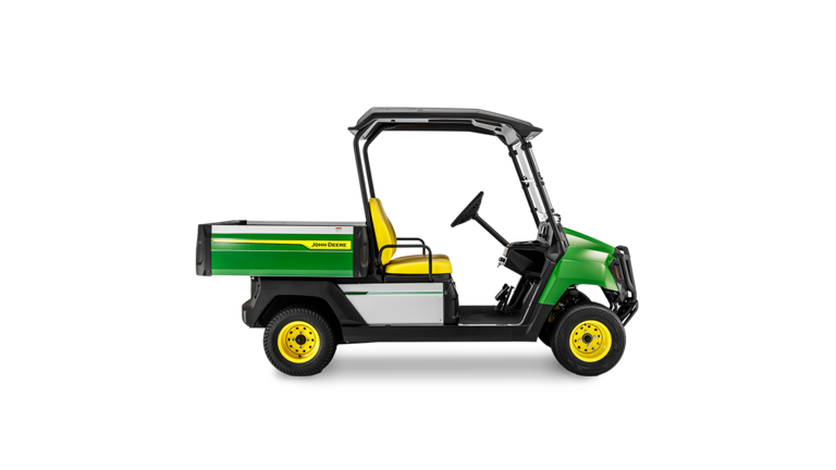 Seitenansicht eines John Deere Gator GS Electric Nutzfahrzeugs mit grüner Karosserie, gelben Sitzen und schwarzem Dach vor weißem Hintergrund.